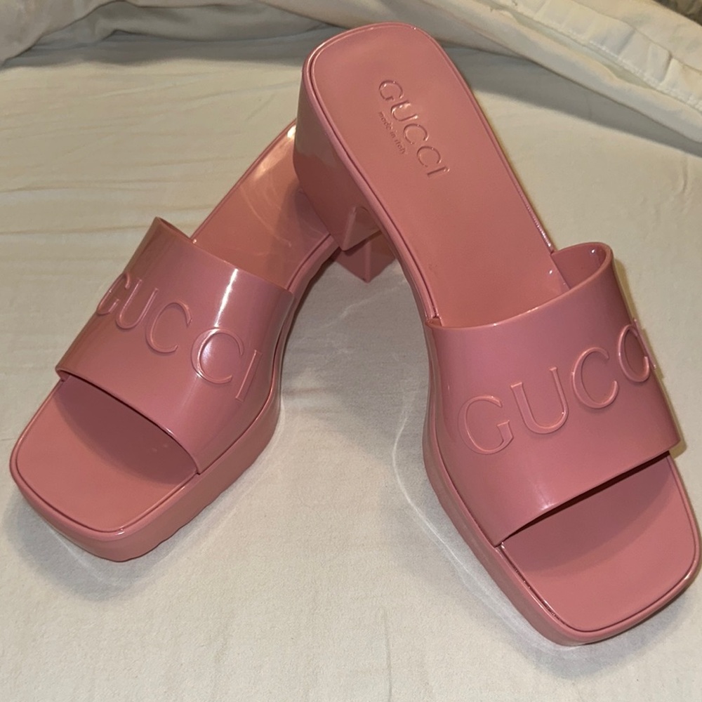 Gucci Pink Rubber Slides- excellent condition sz39